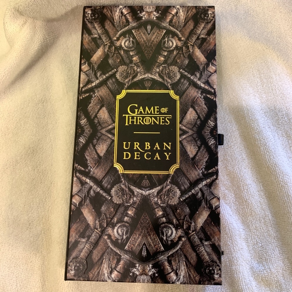BN Urban Decay Game of Thrones Eyeshadow Palette